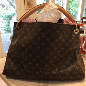 Louis Vuitton “Artsy MM” purse